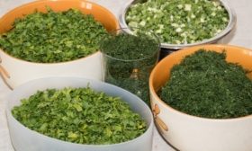 Kış için kurutulmuş otlar