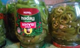 Piments forts en conserve